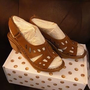 Earth Stargaze Wedge Sandals